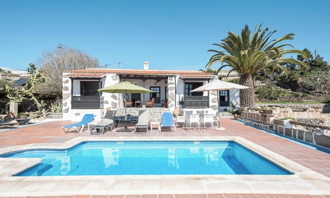 El Madronal Villa | Cozy Country Home “La Cuadra de Arona” with Sea View, Pool, Wi-Fi & Garden; Parking Available