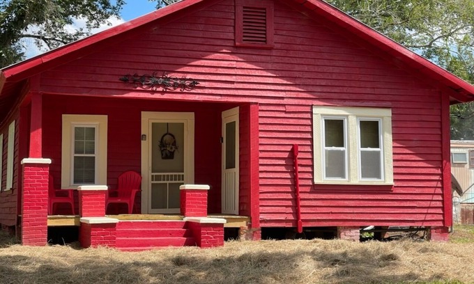 Abbeville House | Cozy country home near Lake Eaufula and hunting
