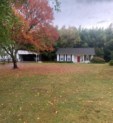 Saks House | Cozy Country Stay