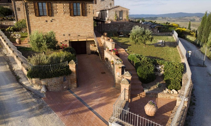 Ponte di Gabbiano House | Cozy country villa nestled in the hills of Crete Senesi
