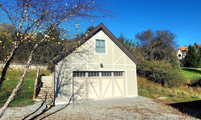 Rector House | Cozy Couple's Bungalow near Ligonier!
