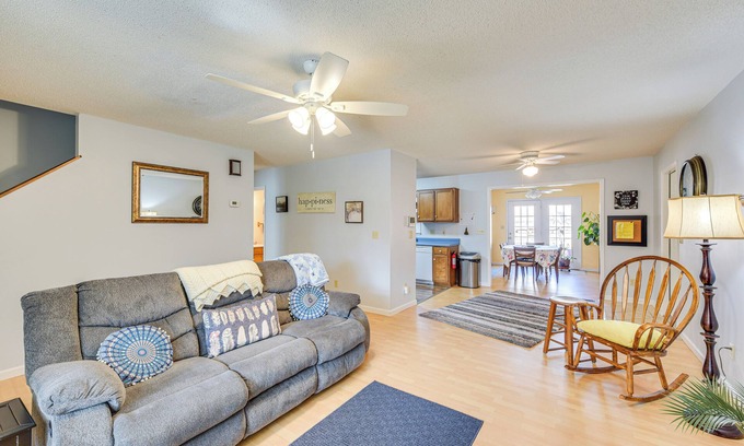 Cameron House | Cozy Couple's Getaway w/Private Yard in Cameron