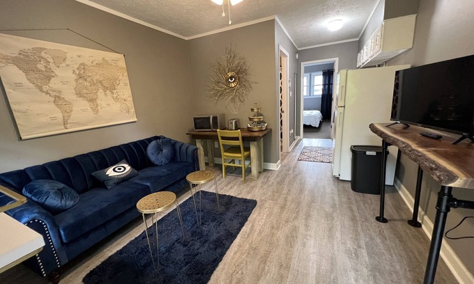 Fayetteville Apartment | Cozy Court Street #3 Steps from Everything!