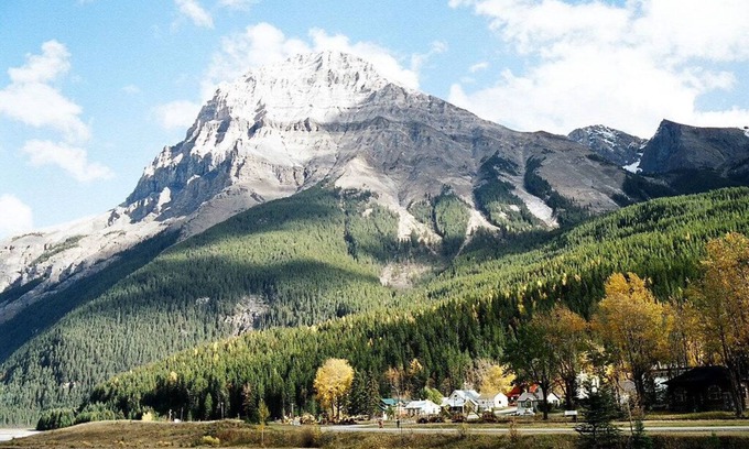 Dead Man's Flats Apartment | Cozy Cove Retreat in the Rockies