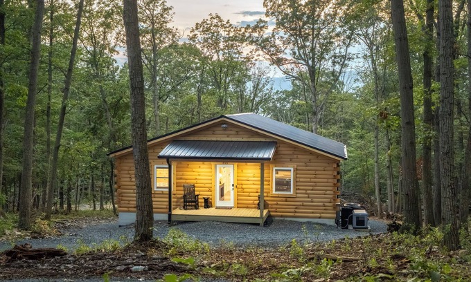 Shenandoah Cabin | Cozy Cub Den - Brand Cabin Retreat for Nature Lovers in Shenandoah