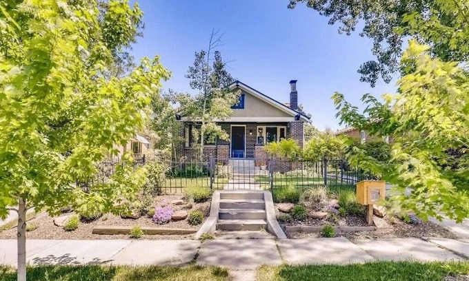 Hale House | Cozy Denver Stay, Quiet Neighborhood Near Parks, Dining & Attractions!