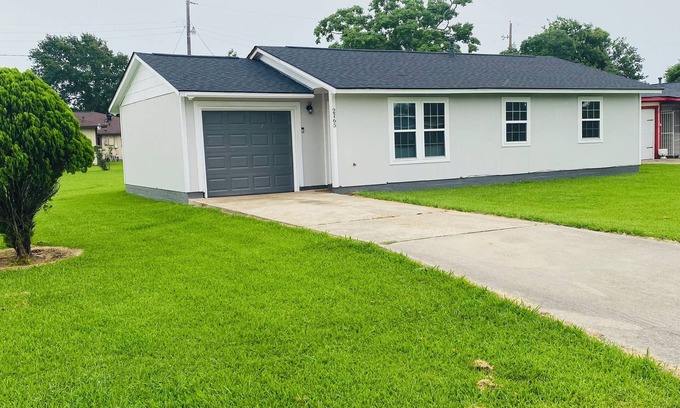 Port Arthur House | “Cozy Diamond on the Corner”