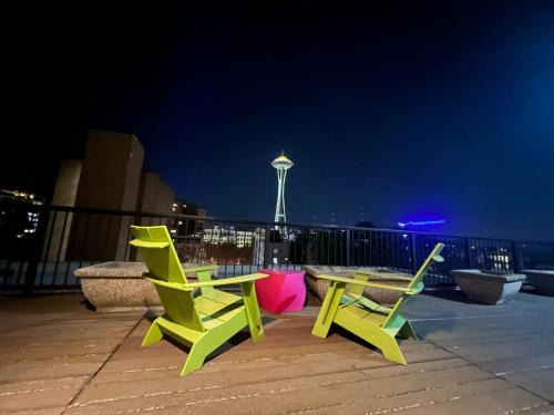 Belltown Apartment | Cozy Downtown Condo Retreat with Space Needle View