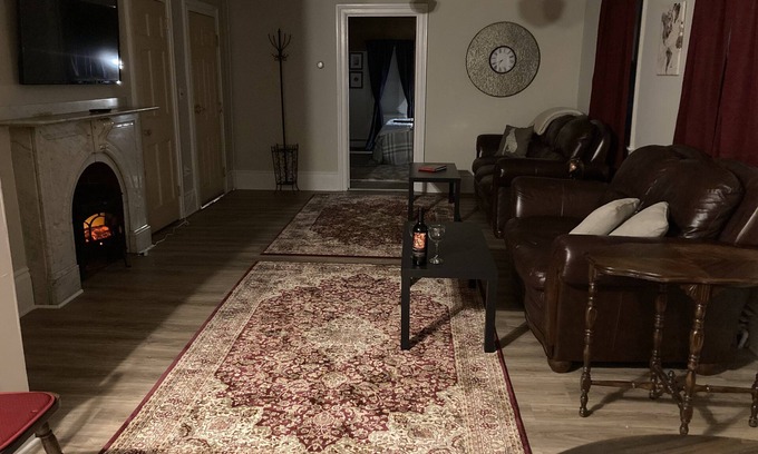 Dover Apartment | 😊Cozy Downtown🍷FreeWine🍷10min to Portsmouth/UNH🚘