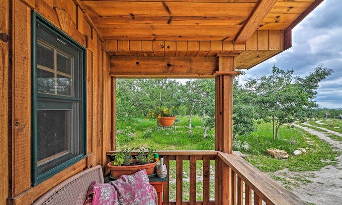 Babb Cabin | Cozy Duck Lake Cabin Near Glacier Nat’l Park!