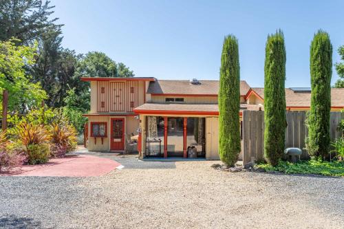 Graton House | Cozy Eclectic Barn Retreat - Large Kitchen - Dog-Friendly