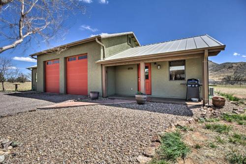Elgin Apartment | Cozy Elgin Casita with Gas Grill Pets Welcome!