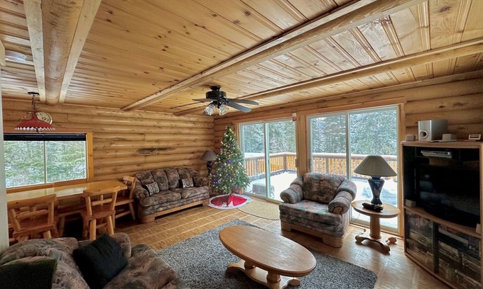Fort St. John Cabin | Cozy Family Cabin at Powder King Resort