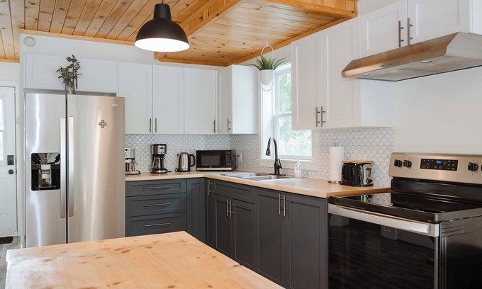 Smiths Corner House | Cozy Family Friendly Cottage. Nearby lake and Ski Hill!