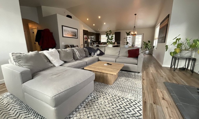 Carbondale House | Cozy family home, perfect mid valley locationn