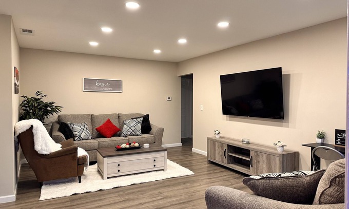 Reseda House | Cozy Family Home | Private yard - Pets Welcome.