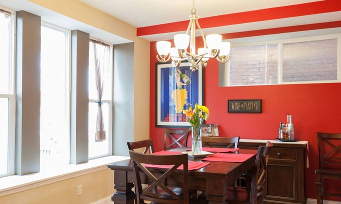 Tower Grove South House | ☆ Cozy Family Retreat ☆ Hot Tub ☆ Fireplace ☆ Tower Grove ☆ Close to Downtown!