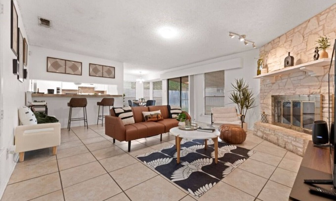 West San Antonio House | Cozy Family Retreat Near Seaworld