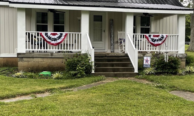 Paris Other | Cozy farmhouse family friendly with fire pit and grill, within hour to Keeneland