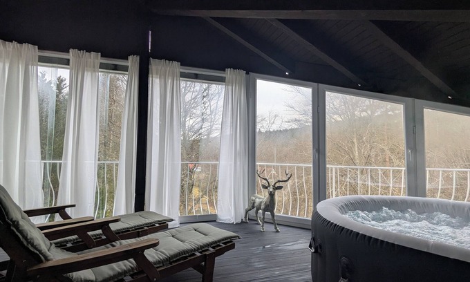 Schoenau an der Brend Apartment | Cozy fireplace suite with private whirlpool & fireplace in the Wald-Villa-Schönau