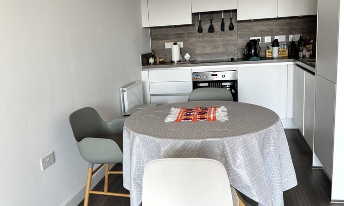 East Ham Apartment | Cozy Flat in East London Close to Central