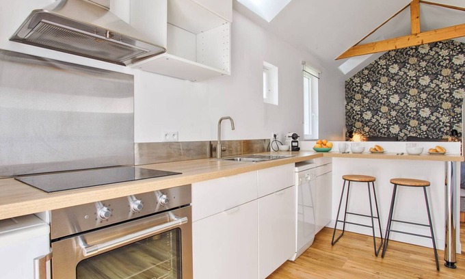 Merville-Franceville-Plage Apartment | Cozy independent studio in central Merville-Franceville