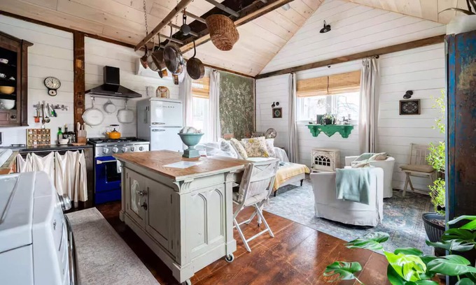 Coxsackie Cabin | Cozy French county, hot-tub & fireplace