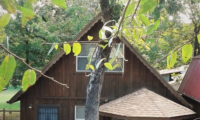 Eufaula House | Cozy Garden Cabin patio, pool, pets just two blocks to the lake and fishing dock