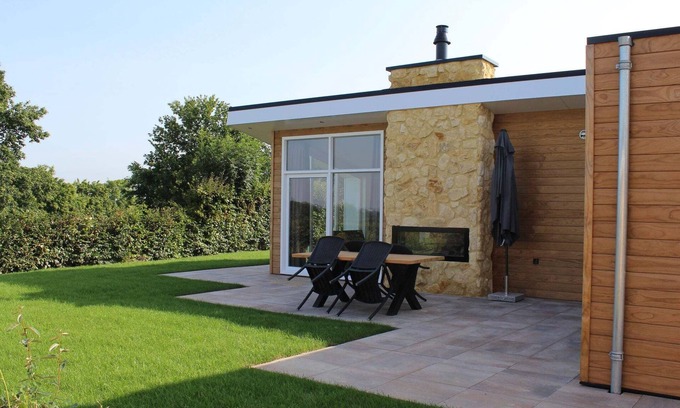 Gasthuis House | Cozy Garden Home w/Fireplace