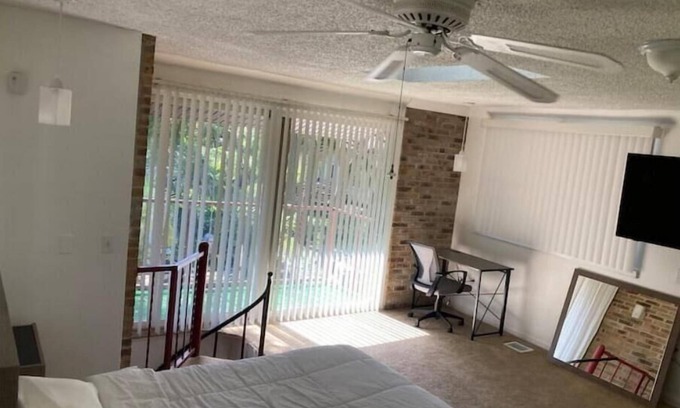 Altamonte Springs Villa | Cozy Gated Nature Walk to MallParkPublix 2Story