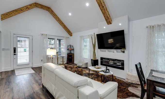 Hapeville House | Cozy Georgia retreat. Near Atlanta's attractions!