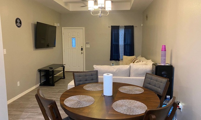 Edinburg Apartment | Cozy Getaway w/King Bed near UTRGV