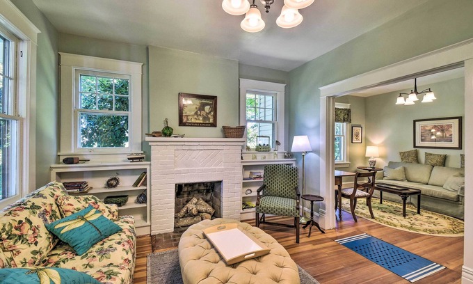 Ware Cottage | Cozy Gloucester Getaway w/Porch & Sunroom!