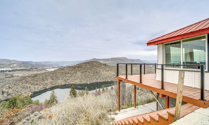Grand Coulee House | Cozy Grand Coulee Home w/Deck & Views!