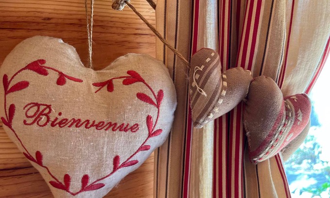 Pra Loup Apartment | Cozy Ground Floor Apartment with Mountain Decor, Near Slopes and Amenities - Sleeps 4