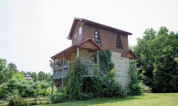 Sutton Cabin | Cozy Guest House on the River