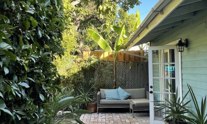 West Hollywood House | Cozy guest house bungalow w/lush outdoor garden in heart of W. Hollywood w/AC