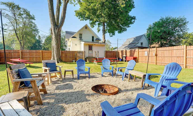 Hart House | Cozy Hart Getaway w/Fire Pit < 1 Mi to Lake!