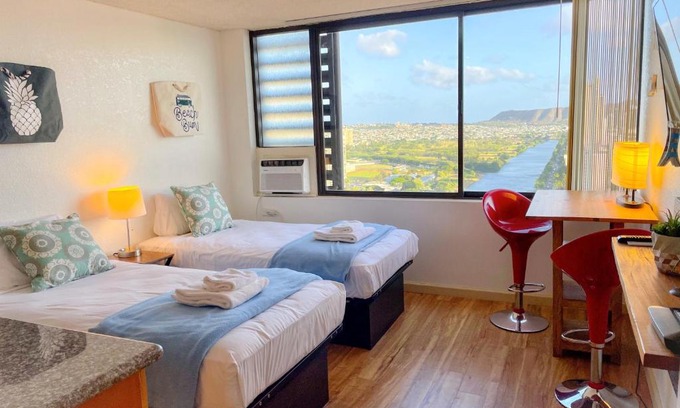 Waikiki Apartment | Cozy Hawaiian Monarch condo