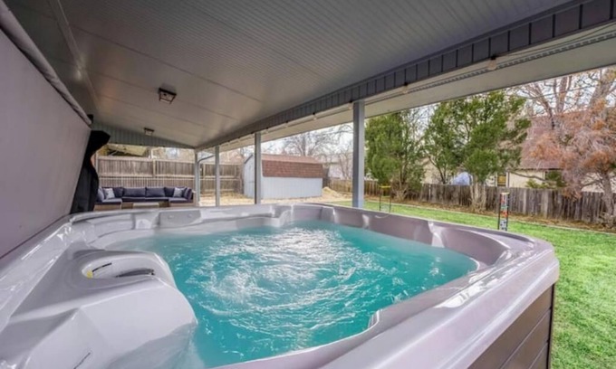 Lamar Heights Area House | Cozy Hello Sunshine Retreat Hot Tub Fire Pit