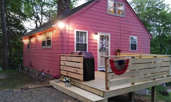 Holland Cottage | Cozy Hillside Lakehouse, Lake View, Private Beach and Dock