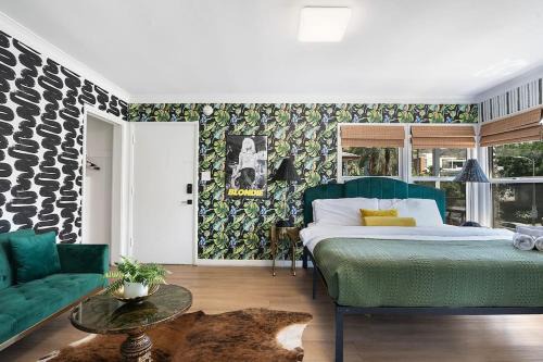 The Flats Apartment | Cozy Hollywood Studio Updated and Central Location