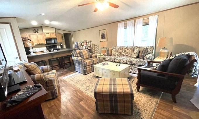 Eatonton House | Cozy Home Away from Home | Mins to Lake & Marina