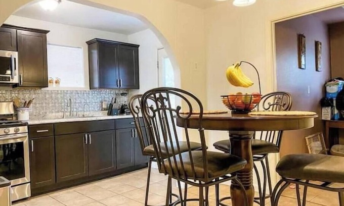 Dunbar House | Cozy home conveniently located and backs up to greenspace. Dog-Friendly!