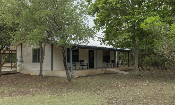 Concan House | Cozy home for the smaller family