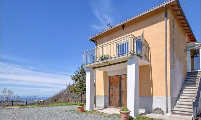 Castiglione Chiavarese House | Cozy Home In Castiglione Chiavarese