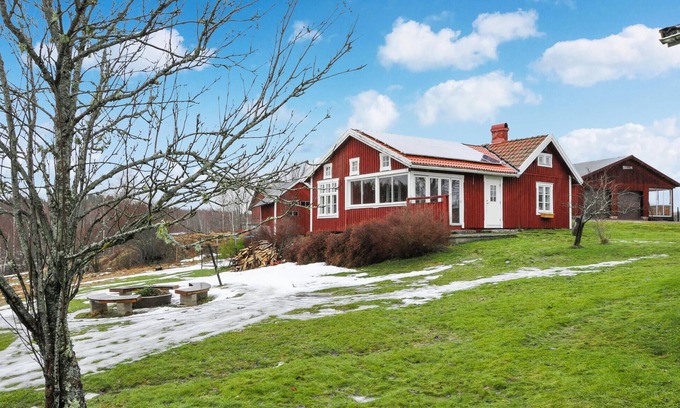 Arjang House | Cozy home in årjäng with kitchen