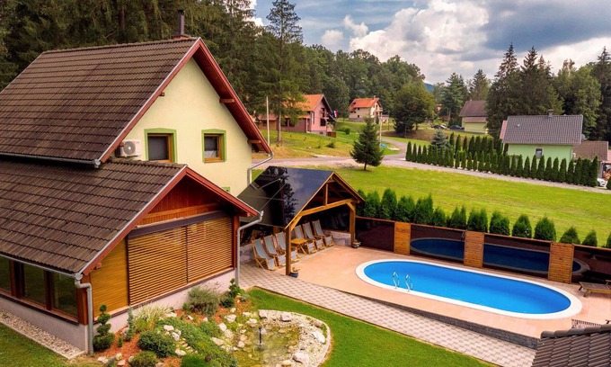 Brestovac House | Cozy home in Brestovac with sauna