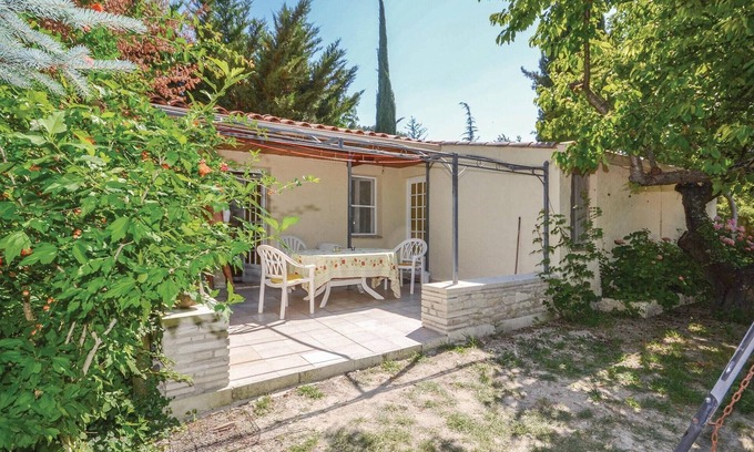 Crillon-le-Brave House | Cozy home in Crillon Le Brave with WiFi