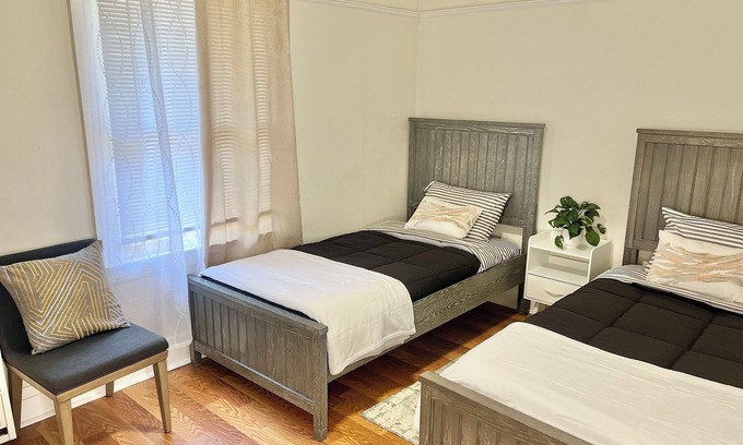East Hollywood House | Cozy Home in East Hollywood- 2BD 2BA